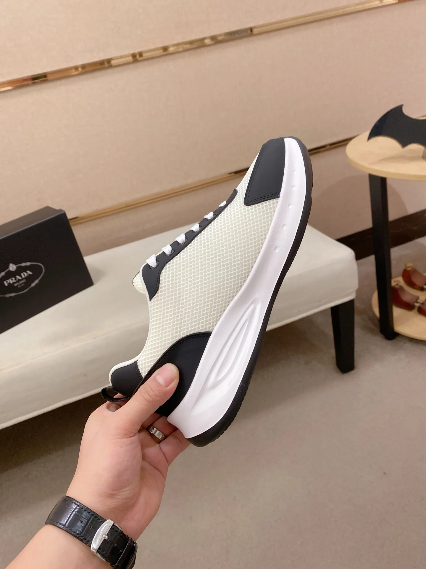 Men's men's shoes💰: 440💰[Prada～Prada] Trendy new styles are on the market. Same style as the official website. Counter quality. Original version. [Strong] [Strong] Imported selected first-layer cowhide. Comfortable and breathable sheepskin lining, fine workmanship, upper layer made of 100% pure cowhide, original last shape, comfortable on the feet, shoe sizes 38 to 44